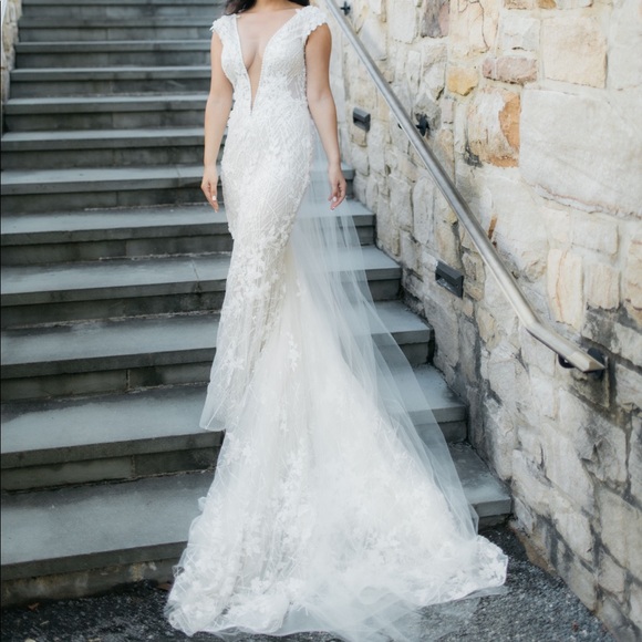 Spring 2019 Berta Wedding Dress - Picture 12 of 15